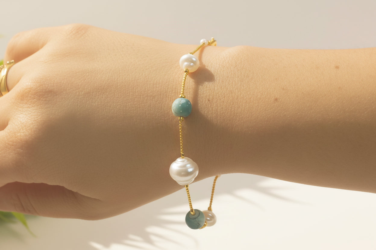 Elegant necklace set with bracelets
