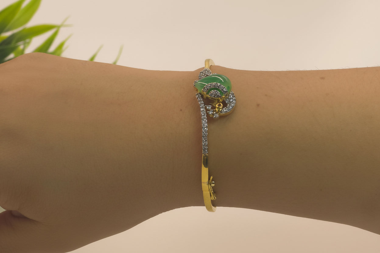 Bracelet with green stone