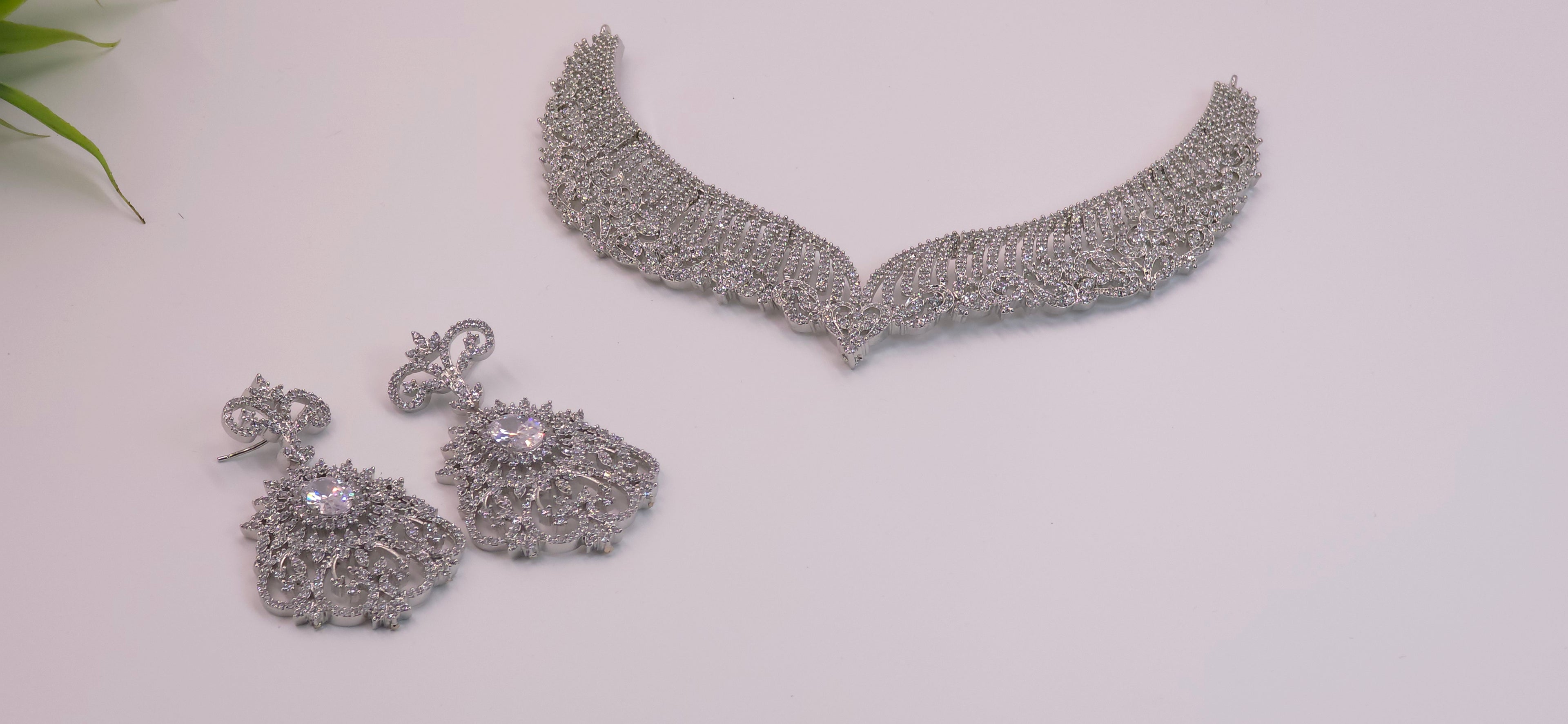 AD necklace white